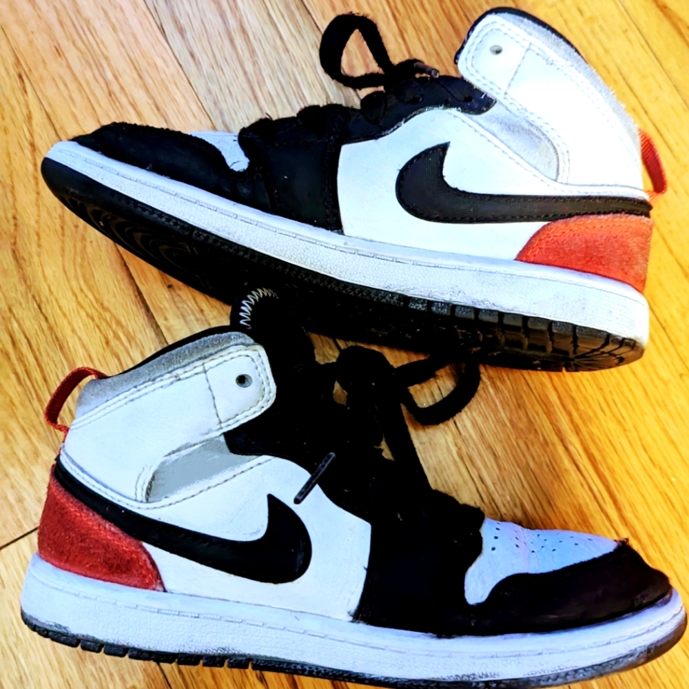 AIR JORDAN MID 1 SE White Black Red Spruce (GS) 13y